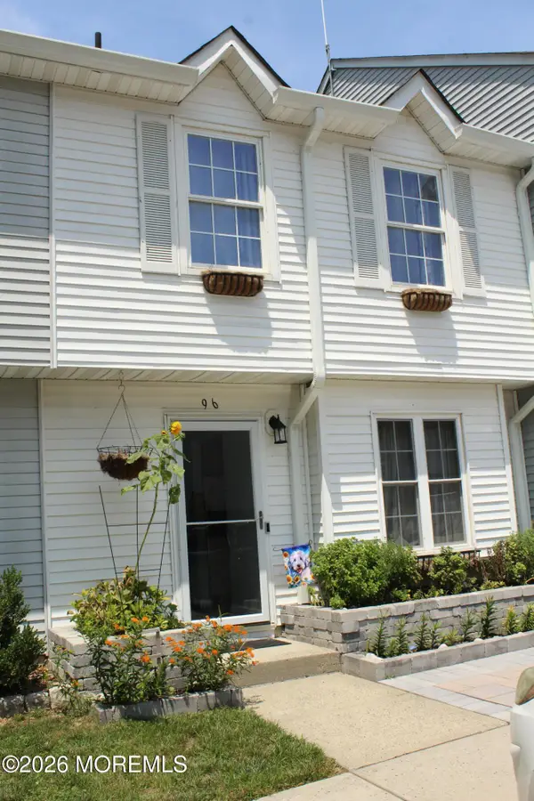 96 Joan Court, Jackson, NJ 08527