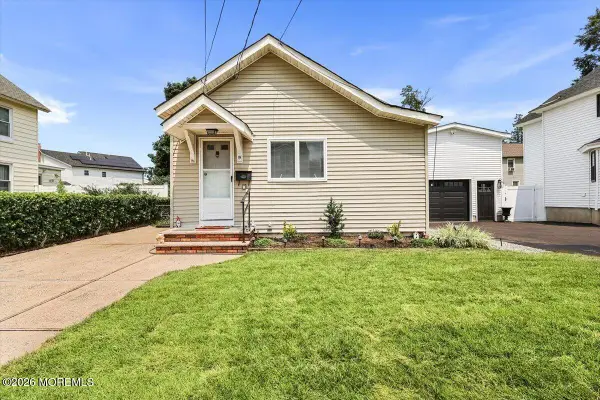 19 Manchester Avenue, Keyport, NJ 07735