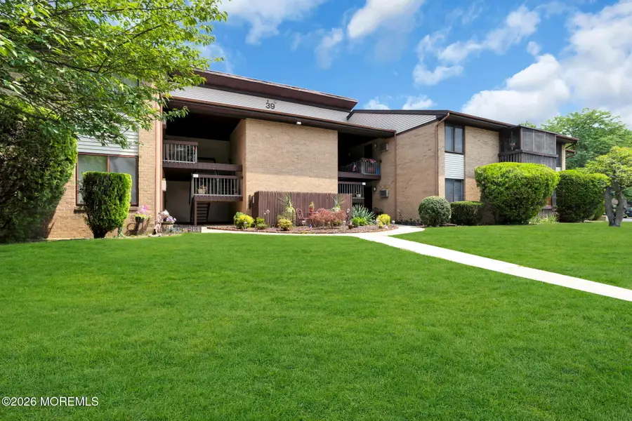 39 Meadow Green Circle #D, Manalapan, NJ 07726 - #2