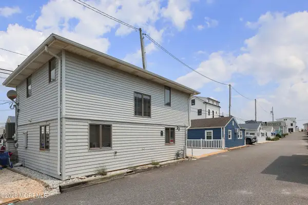 22 Sea Way, Lavallette, NJ 08735