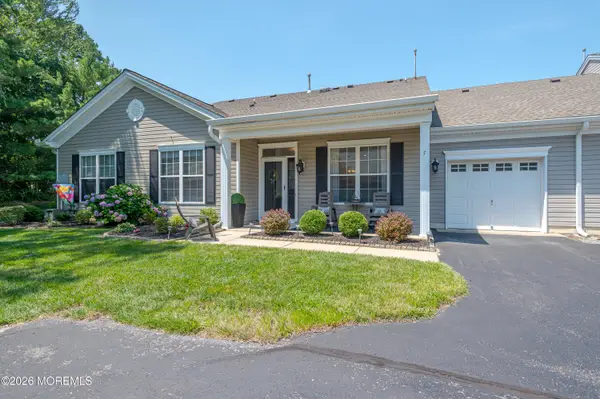 7 Greenwillows Drive, Lakewood, NJ 08701