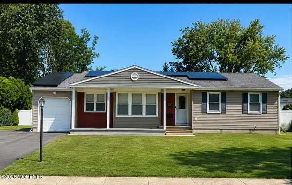73 Newbury Road, Howell, NJ 07731