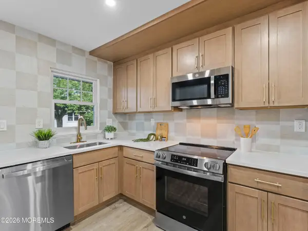 681 New Castle Court #B, Lakewood, NJ 08701