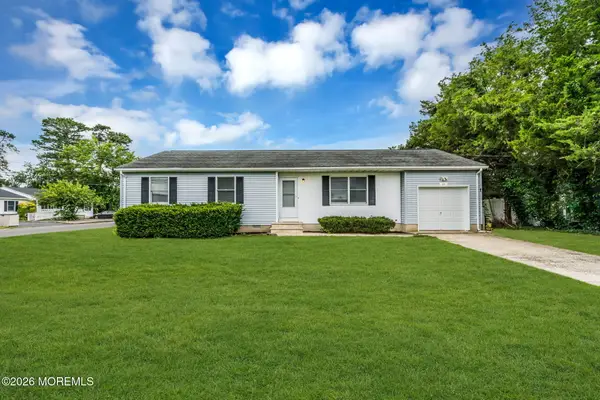 35 Spruce Street, Beachwood, NJ 08722