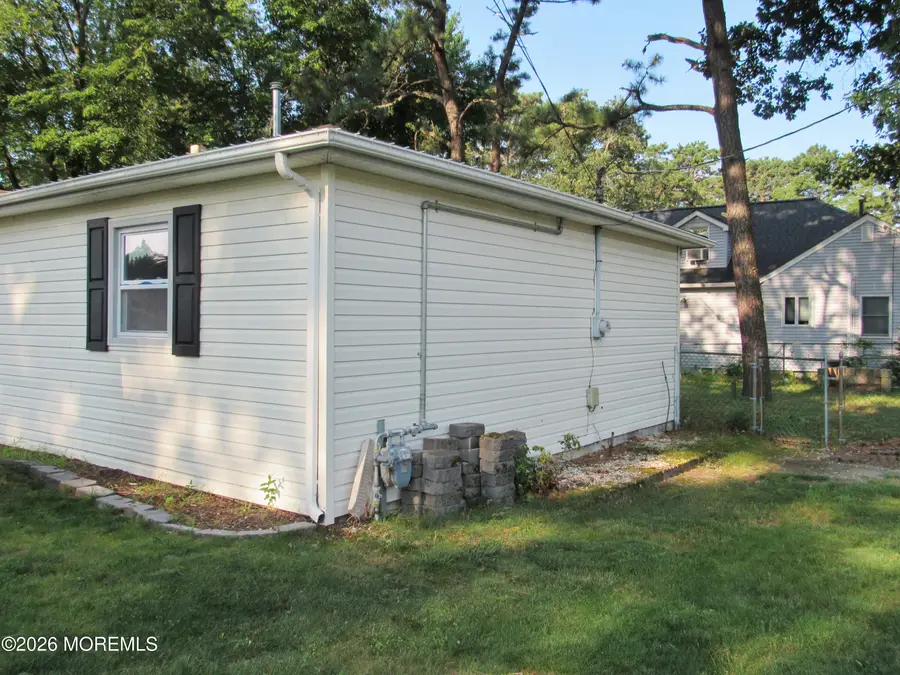 913 Larchmont Street, Toms River, NJ 08757 - #3
