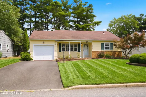 943 Edgebrook Drive, Toms River, NJ 08757
