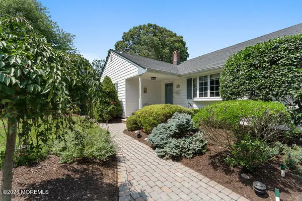 31 Circle Place, Lincroft, NJ 07738 - #3