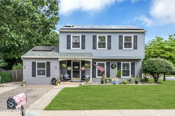 8 Concord Circle, Howell, NJ 07731