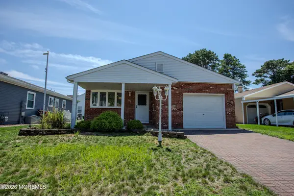 93 Paradise Boulevard, Toms River, NJ 08757