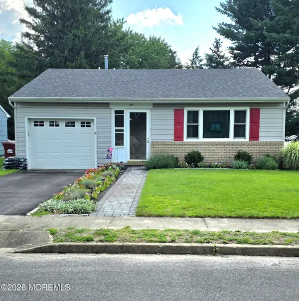 4 Basset Drive, Toms River, NJ 08757