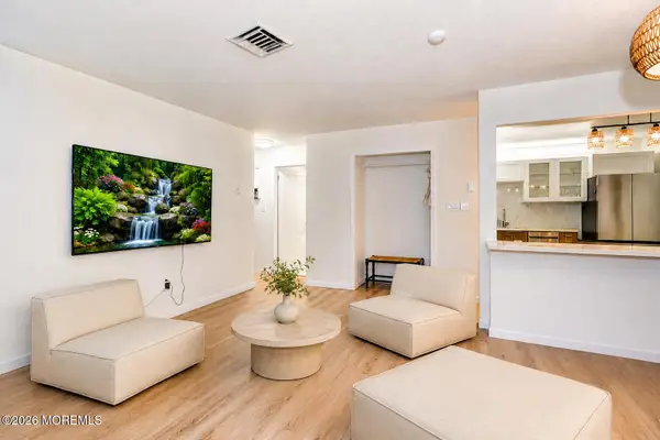 110 Amberly Drive #G, Manalapan, NJ 07726