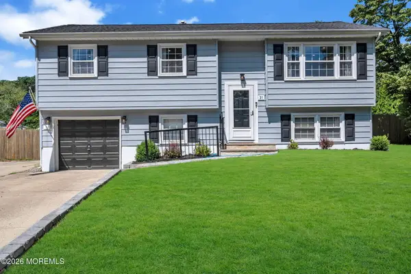 31 Dogwood Drive, Jackson, NJ 08527