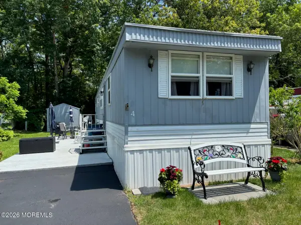 4 Alexander Avenue, Jackson, NJ 08527