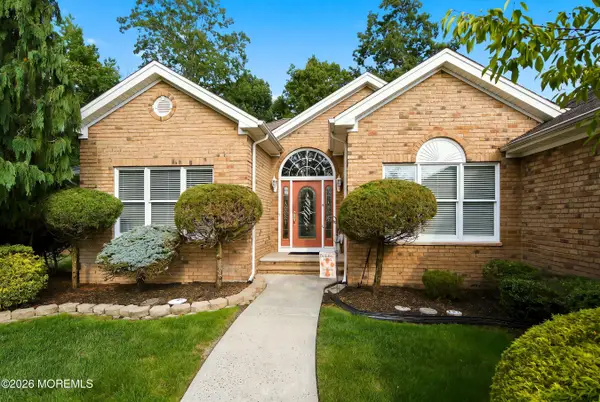 13 Laurel Lane, Bayville, NJ 08721