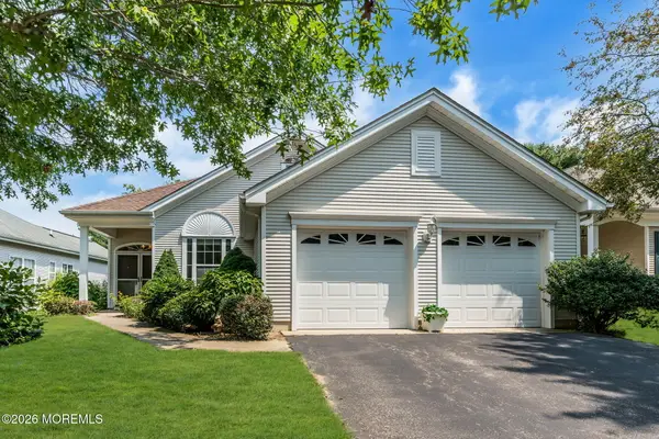 16 Bellflower Drive, Lakewood, NJ 08701