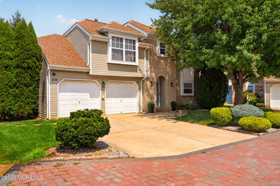 39 Kentucky Way, Freehold, NJ 07728 - #2