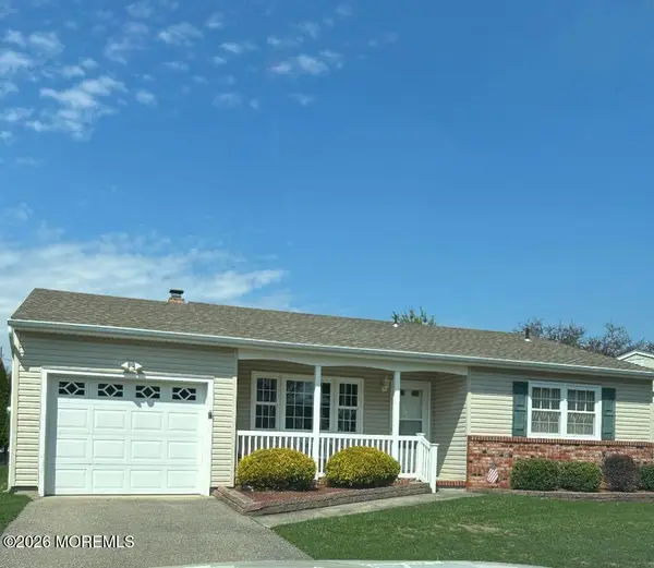 162 Castleton Drive, Toms River, NJ 08753