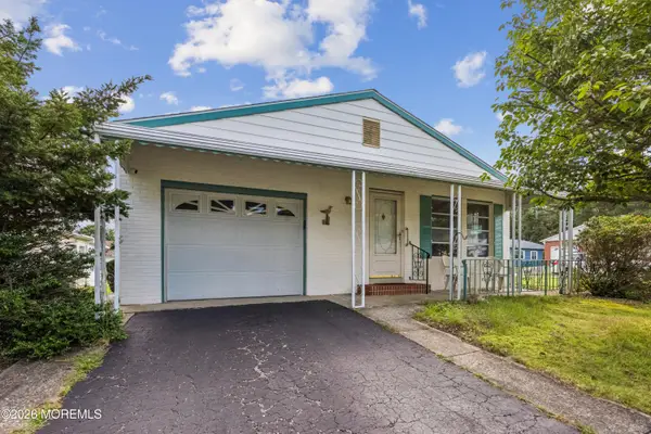 2 Kelowna Court, Toms River, NJ 08757