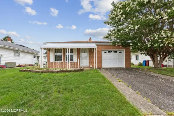 93 Hyannis Street, Toms River, NJ 08757