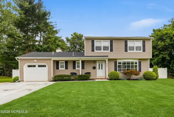 424 Lake Avenue, Oakhurst, NJ 07755