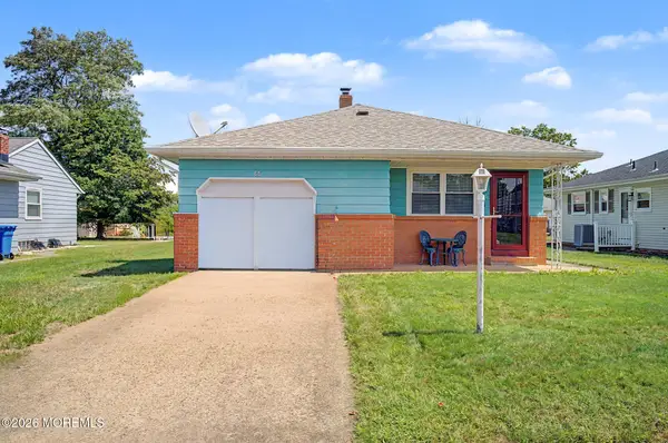 86 Scarborough Place, Toms River, NJ 08757