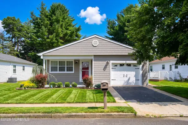 4 Doral Drive, Toms River, NJ 08757
