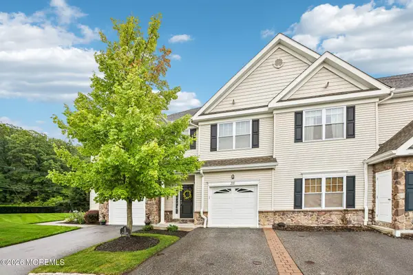 35 Red Oak Court, Haskell, NJ 07420