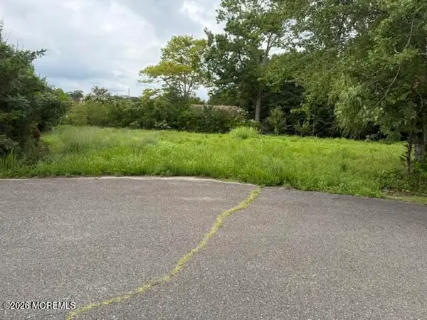 33 Cove Drive, Bayville, NJ 08721