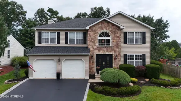 25 Sun Hollow Road, Howell, NJ 07731