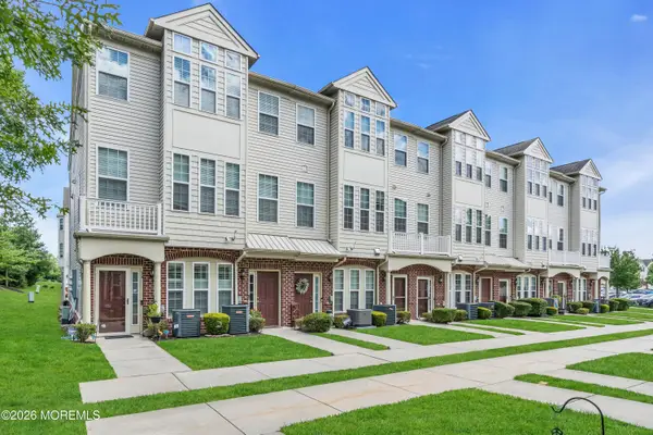 33 Jake Drive, Tinton Falls, NJ 07712
