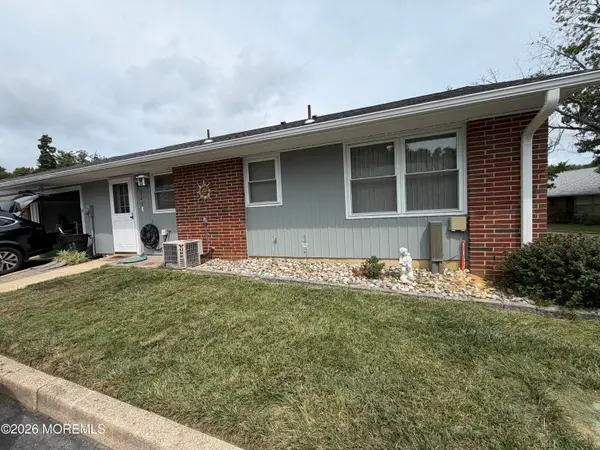 572A Sheffield Court, Lakewood, NJ 08701