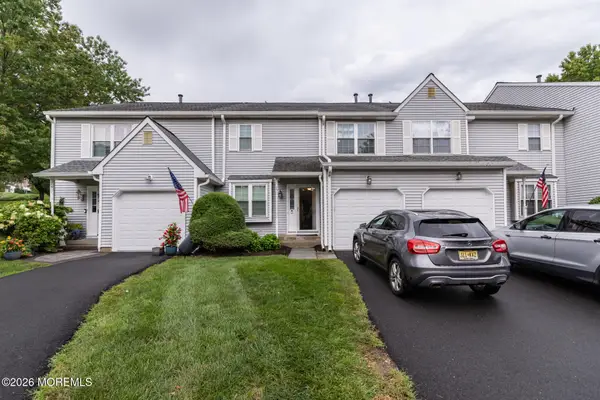 17 Heritage Court, Ewing, NJ 08628