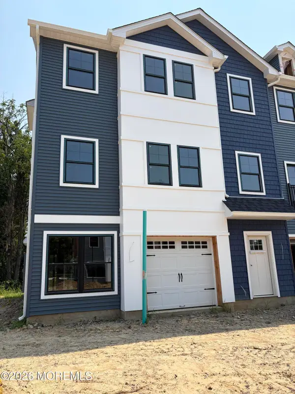 61 Bonus Ct, Sayreville, NJ 08872