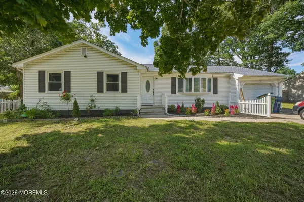 328 Mizzen Avenue, Beachwood, NJ 08722