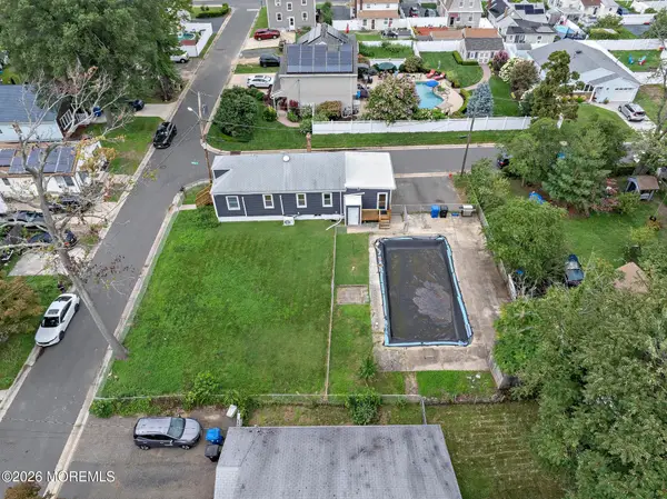 18 Van Brunt Place, North Middletown, NJ 07748