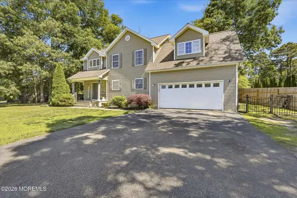 4 Greenbriar Drive, Tuckerton, NJ 08087