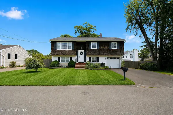 545 Neptune Avenue, Beachwood, NJ 08722
