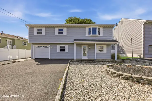 4 Harbor View Lane, Toms River, NJ 08753