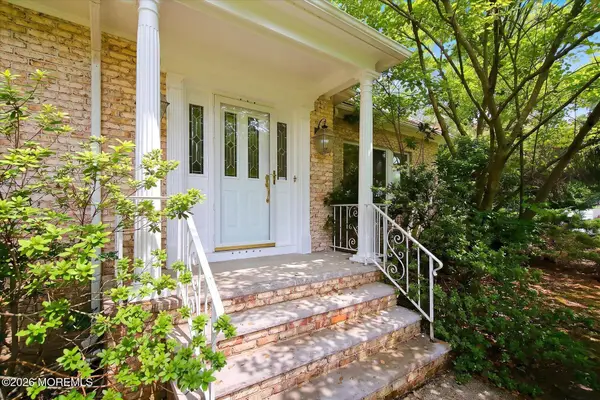 11 Castle Drive, Middletown, NJ 07748
