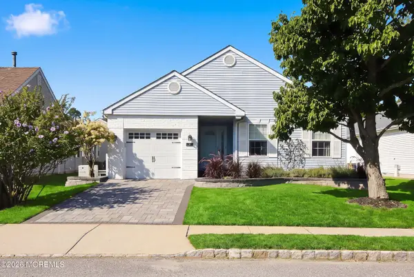 5 Cancun Street, Toms River, NJ 08757
