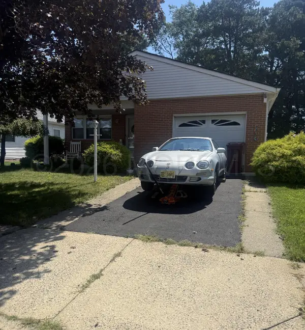 4 Cardiff Court, Toms River, NJ 08757