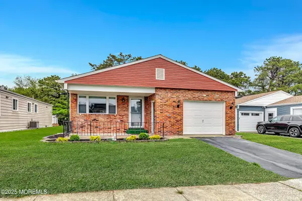 14 Santiago Drive, Toms River, NJ 08757