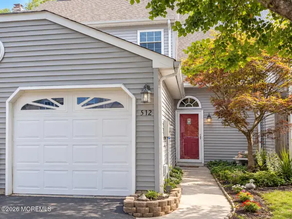 512 Woodbine Lane, Lakewood, NJ 08701