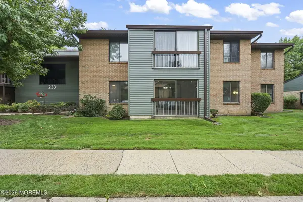 233 Medford Court #E, Manalapan, NJ 07726