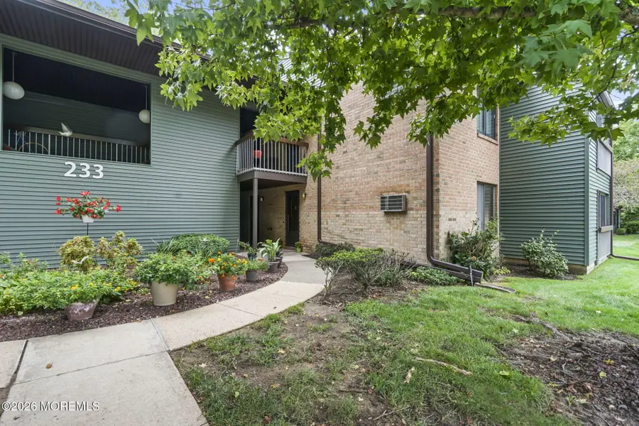 233 Medford Court #E, Manalapan, NJ 07726 - #3