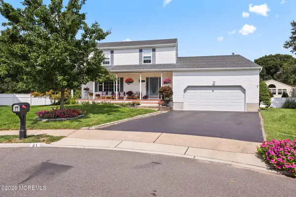 31 Kentucky Drive, Hazlet, NJ 07730