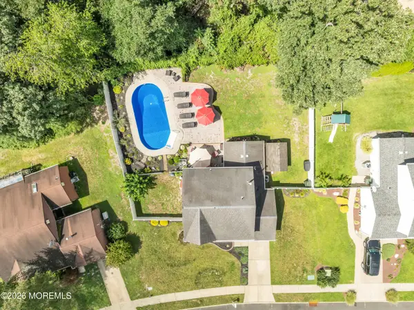 55 Concord Circle, Howell, NJ 07731