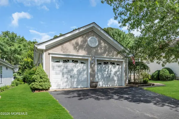 23 Summerwinds Drive, Lakewood, NJ 08701