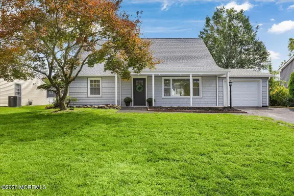 28 Fayette Lane, Matawan, NJ 07747