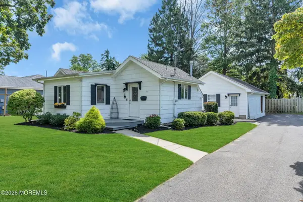 28 Hiawatha Avenue, Oceanport, NJ 07757